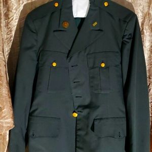 Authentic. VINTAGE ARMY COAT WITH Buttons 44 reg